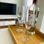 Apto Com Varanda E Vista Mar Em Clube Apartamento *